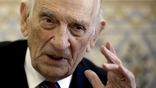 adriano-moreira023752920d_664x373